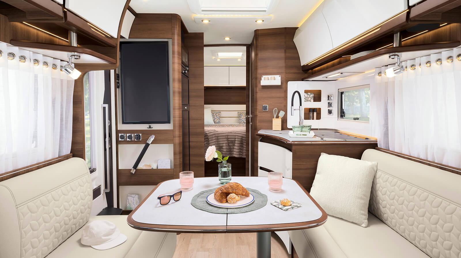 A Class I96m Lounge