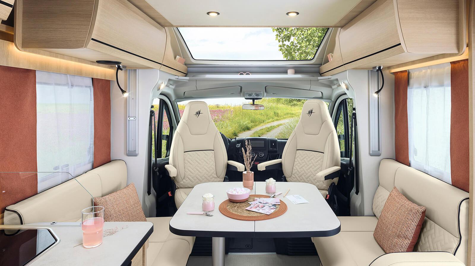 Coachbuilt 666f Dining